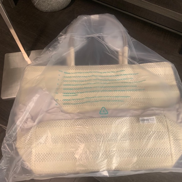 Cay Tote - Picture 5 of 8